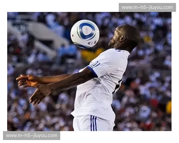 布雷斯特致胜之道 团队跑动距离联盟前列 构筑高强度中场屏障 布雷斯特致胜之道 团队跑动距离联盟前列 构筑高强度中场屏障